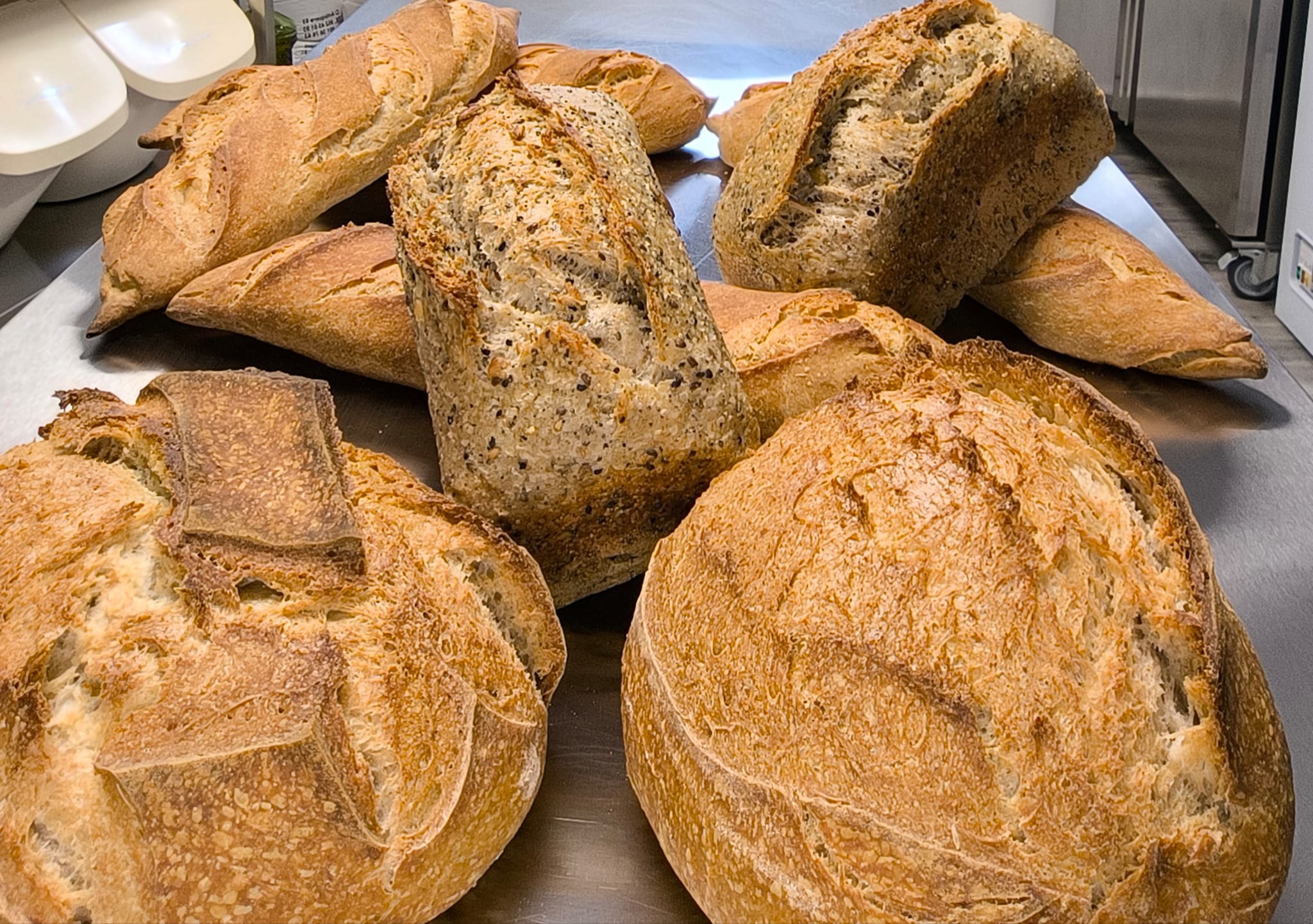 amasando pan en fondón, rubén